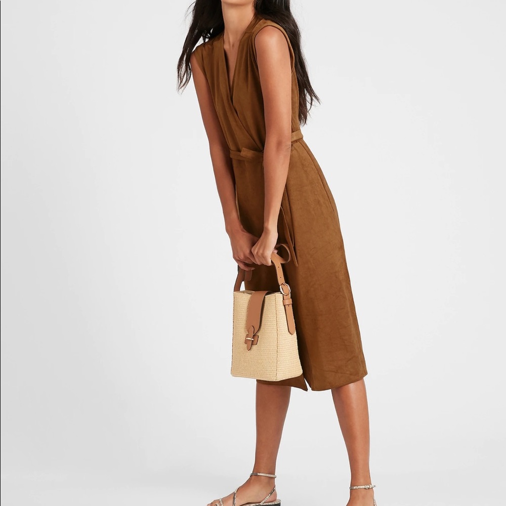 Banana republic vegan suede wrap dress in green. Size 6. NWT - Picture 2 of 7